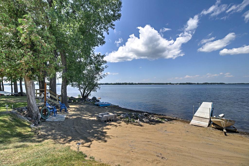 'Willow Point' Lakefront Isle La Motte Home! - thumb 1