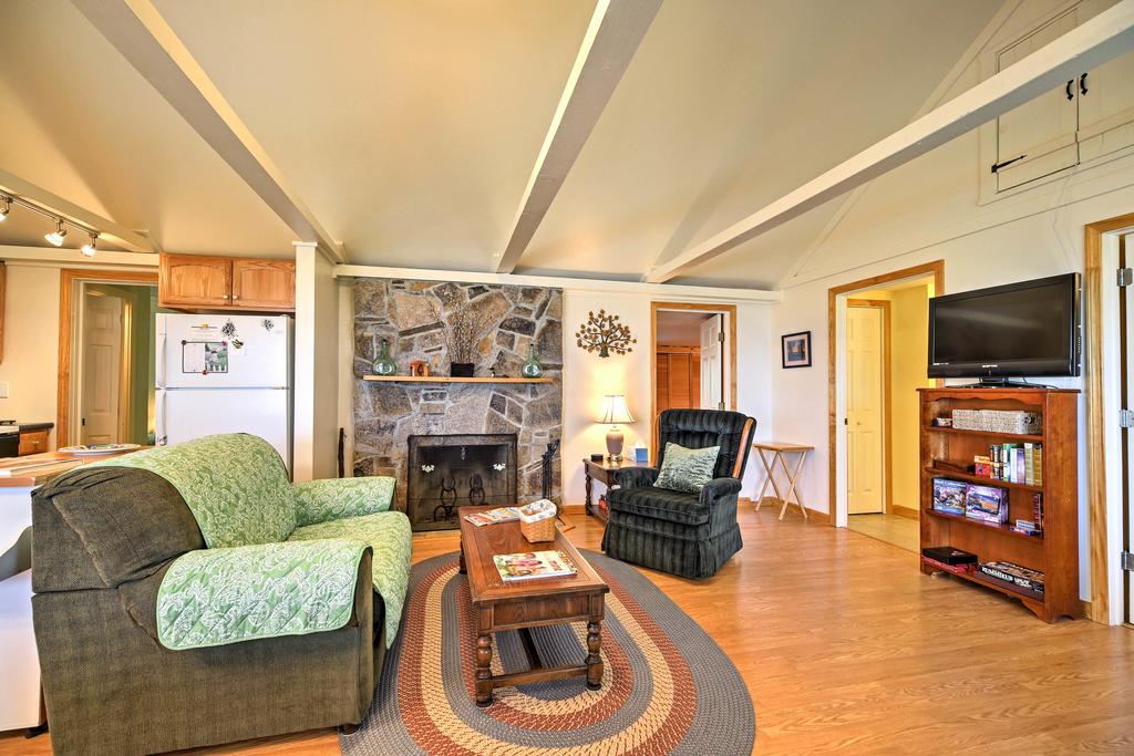 'Willow Point' Lakefront Isle La Motte Home! - thumb 3