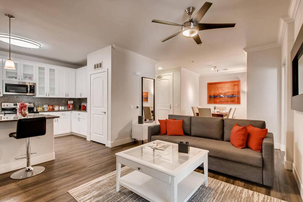 (FV2) 2BR/2.5 Bath With Pool, Gym, Parking, & More Across From Mall & 5 Miles To Downtown! - thumb 0