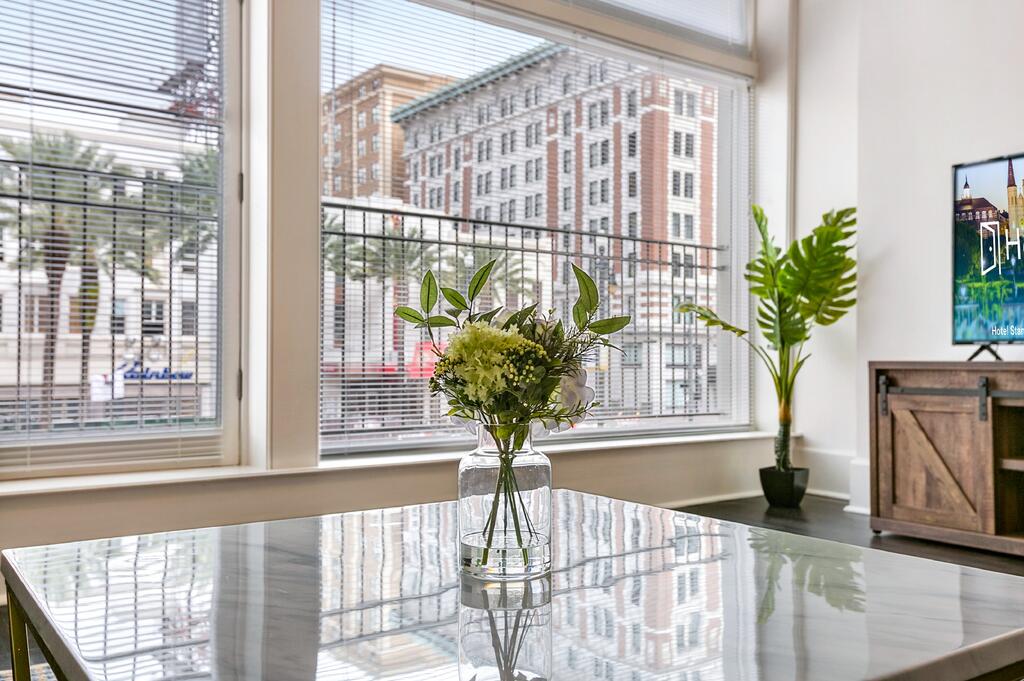 1 And 2 BR Luxury Condos Steps Away From French Quarter - thumb 0