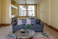 1 BR and 2BR Walkable to Downtown by Frontdesk Accommodation Texas