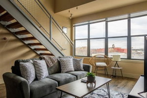 1 BR Apt Near Convention Center By Frontdesk