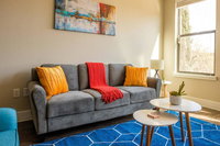 1 BR Apt Near Convention Center by Frontdesk Accommodation Texas