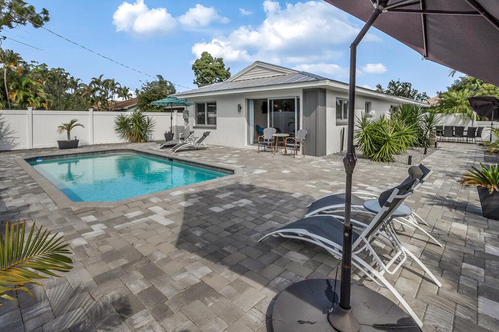 1 Mile Beach House - thumb 1