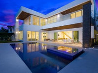 10 Bed Villa in the heart of Downtown Pool Accommodation Texas