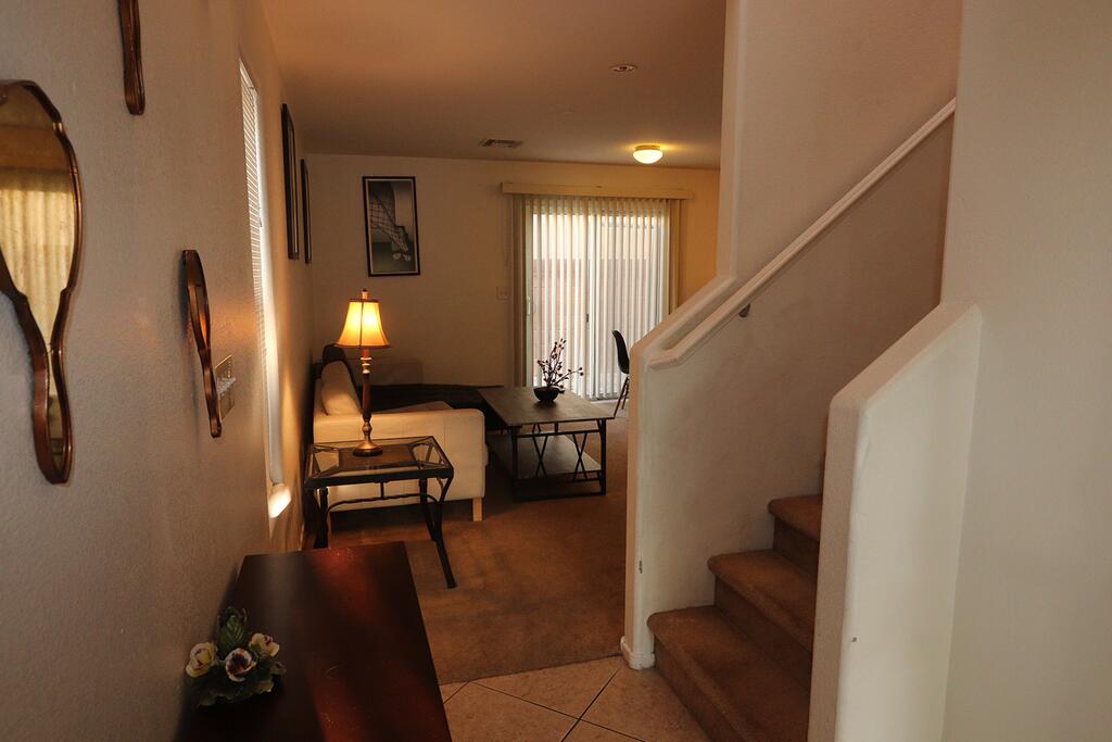 10 Min To Airport Entire 2-Story House Memory Foam Mattresses Free Parking WiFi - thumb 1