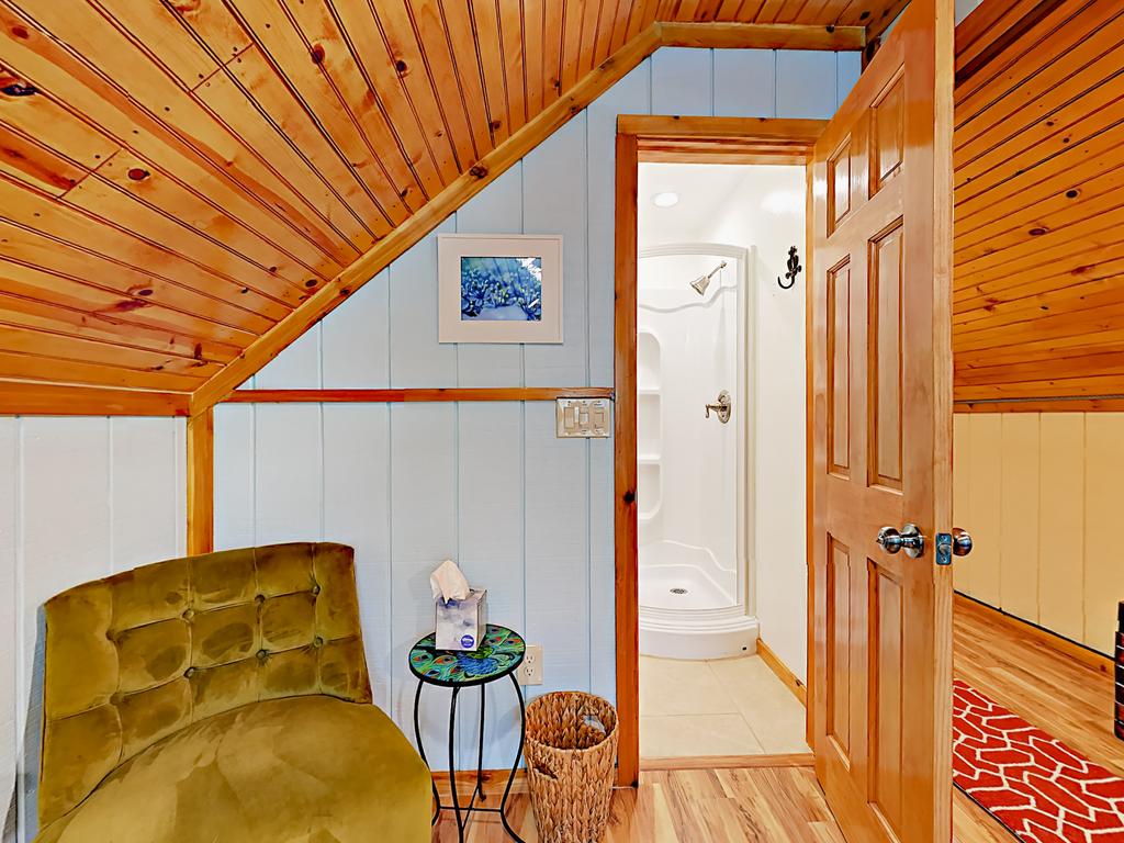 10202 Wommack Rd Home - thumb 2