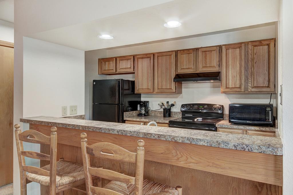 112 Marina Place Condo - thumb 3