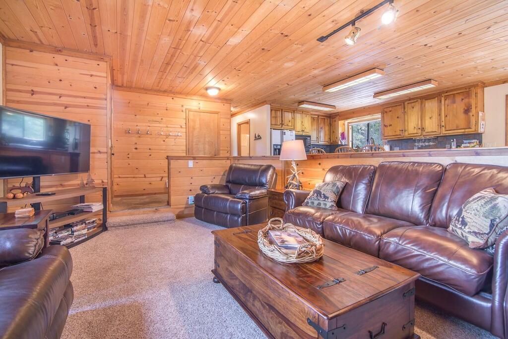 12050 Viking Way  Classic 3 BR / 2 BA Near Tahoe Donner Ski Area! - thumb 1