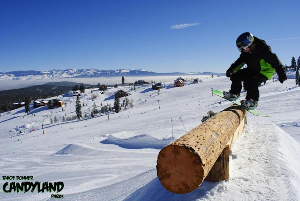 12050 Viking Way  Classic 3 BR / 2 BA Near Tahoe Donner Ski Area! - thumb 3