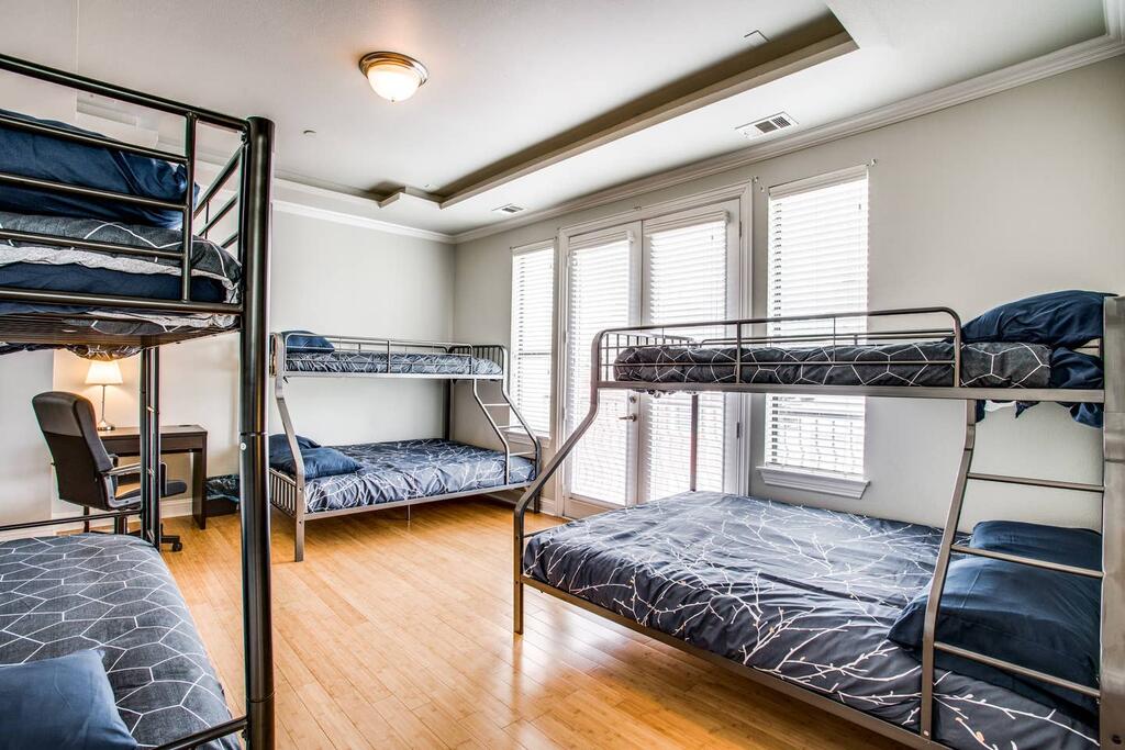 2 Unit Grand Oak Lawn House Perfect For Groups - thumb 1