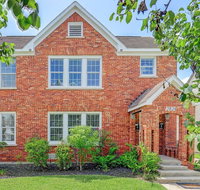 2 UNITS - CENTRAL Houston - 6 BR 4 Bath - Gated Parking - Accommodation Texas