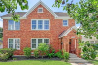 2 UNITS - CENTRAL Houston - 6 BR 4 Bath - Gated Parking Accommodation Texas