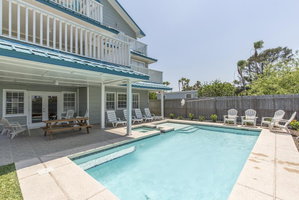 204 W Acapulco
