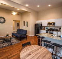 3BR/2BA Remodeled Apartment Near Downtown - Accommodation Texas