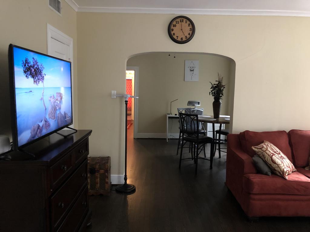 5 Mins To Downtown. 950 SF Entire1B-1B Heart Of Oaklawn, 75219.Sleeps 6. - thumb 1