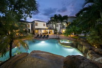 8 Bedroom Villa Fits 20 with Movie Theater Pool Basketball Accommodation Texas