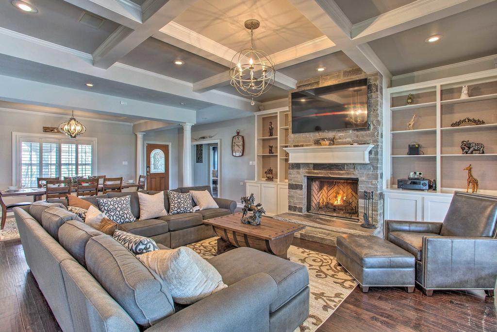 8-Acre Ranch Estate With Pool And Outdoor Kitchen! - thumb 2