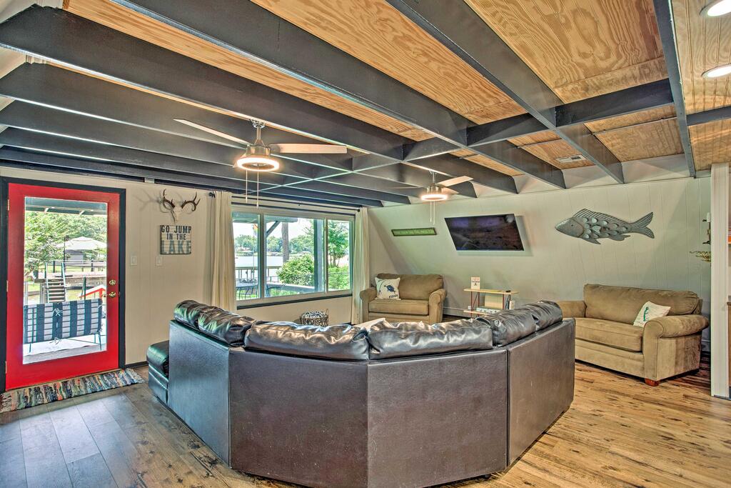 A-Frame Cabin With Dock & Bar On Cedar Creek LK! - thumb 3