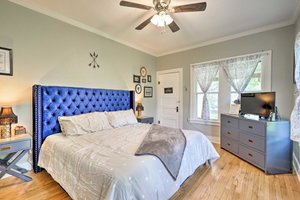 Adorable Seguin Home With Porch, 1 Mi To Downtown!