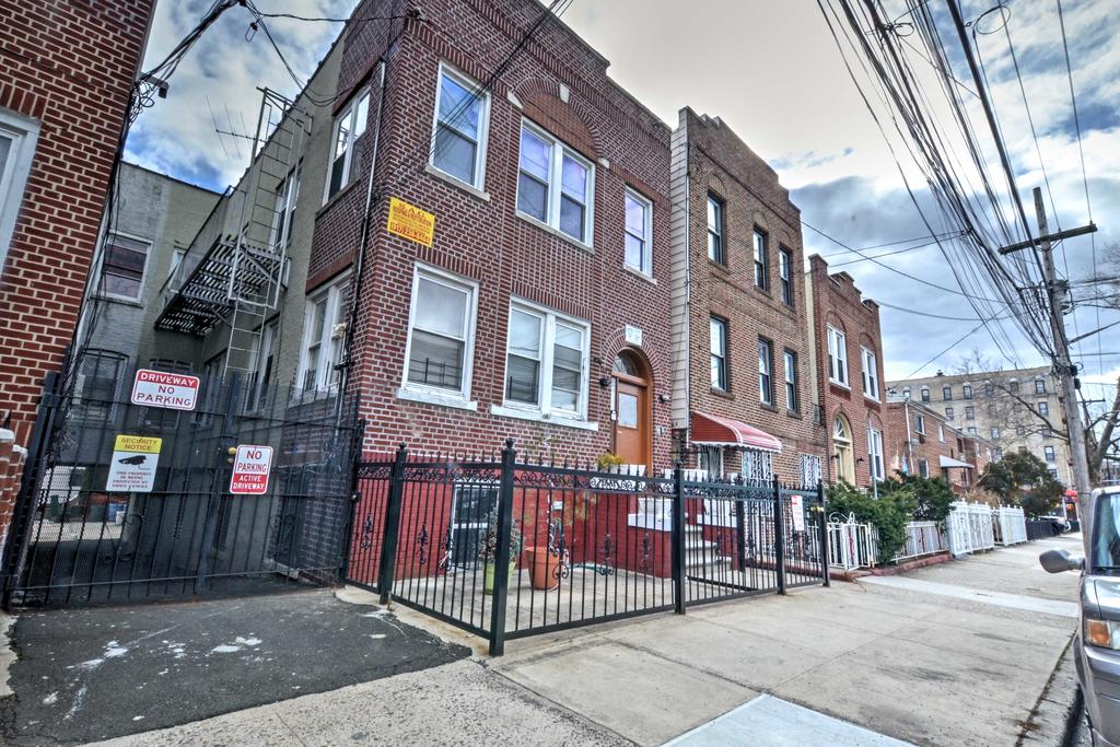 Affordable Bronx Apartment Near Zoo -Walk To Train - thumb 1