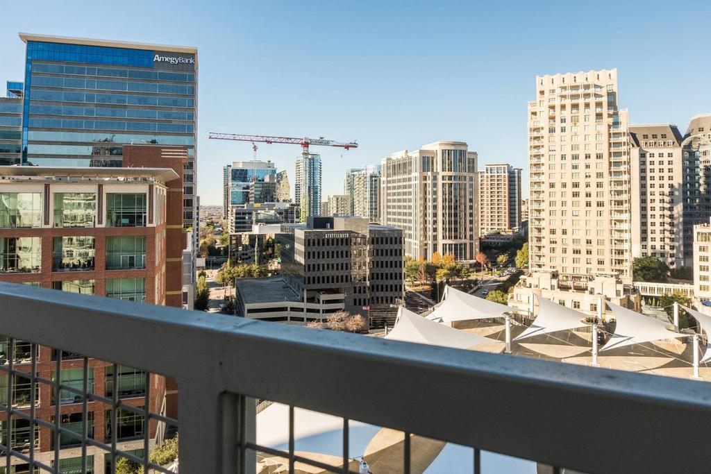 Amazing Views @ High-Rise Lux & Center Of All 1BR - thumb 0