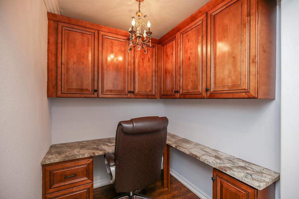 Astonishing Home W Pool In Energy Corridor-Houston - thumb 2