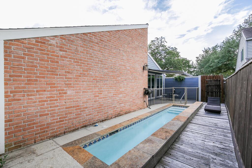 Astonishing Home W Pool In Energy Corridor-Houston - thumb 3