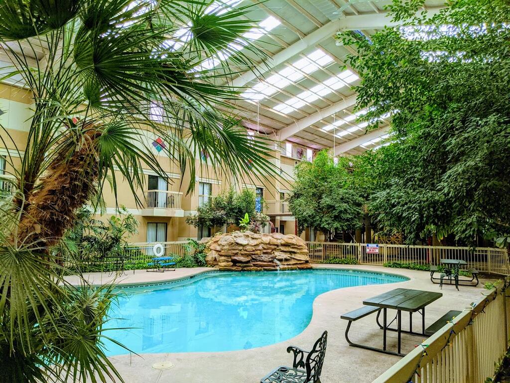 Atrium Inn - thumb 0