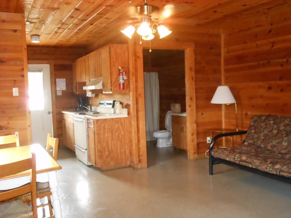 Bay Landing Camping Resort Cabin 1 - thumb 2