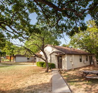 Bay Landing Camping Resort Cabin 14 - Accommodation Texas