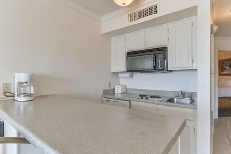 Beachside Condo Near Convention Center - thumb 1