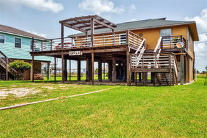 Beautiful Beach House With Sunset View & Large Deck!