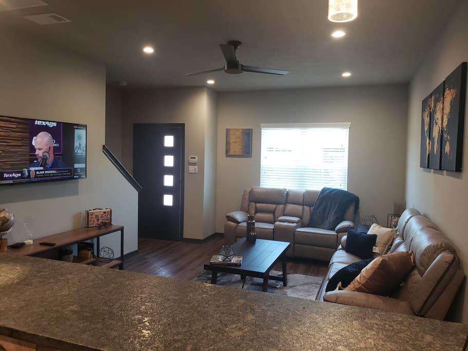 Beautiful NEW Condo In College Station #711 - thumb 1