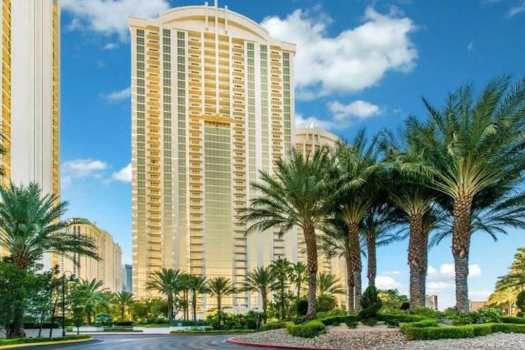 Beautiful Pool View With No Resort Fees And Free Parking At MGM Signature - thumb 2