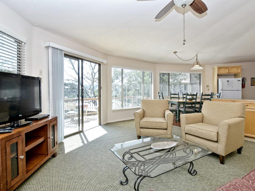 Bluff Side Bungalow On Lake Travis, Pool & Hot Tub, Next To Marina (#9) - thumb 2
