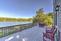 Bourne House with Furnished Deck and Waterfront Views Accommodation Texas