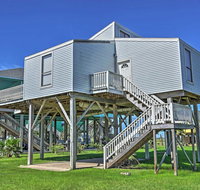 Bright Home with Ocean Views and Deck - Walk to Beach - Accommodation Texas