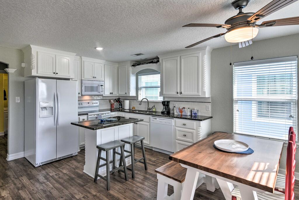 Bright Surfside Beach House 2 Blocks To Ocean - thumb 3