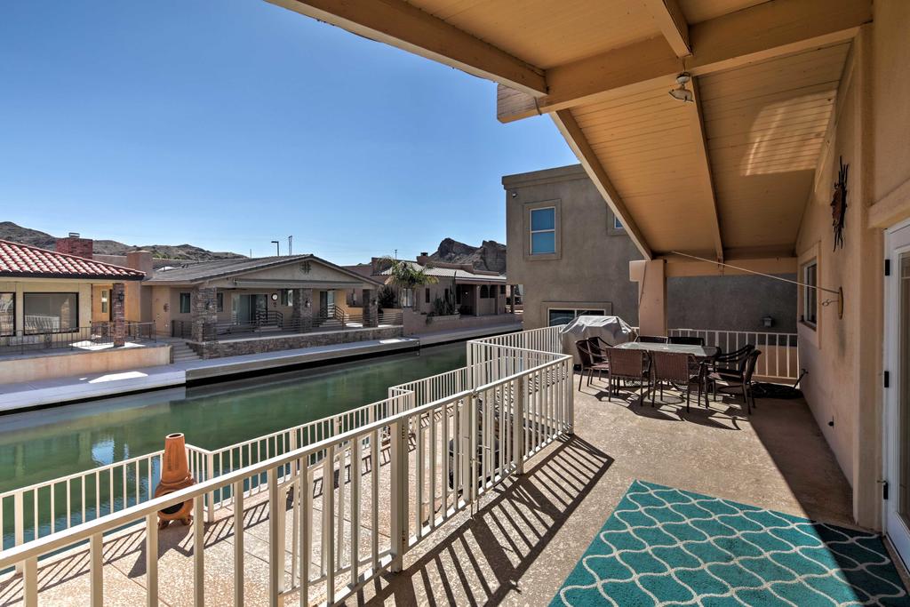 Canalfront Family Home With Private 50-Foot Dock! - thumb 0