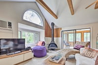 Cape Cod Home with Patio Grill and Beach Access Accommodation Texas