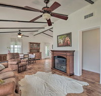 Carmine Cottage on 60-Acre Farm with Porch  Pond - Accommodation Texas