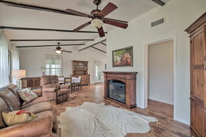 Carmine Cottage On 60-Acre Farm With Porch & Pond!