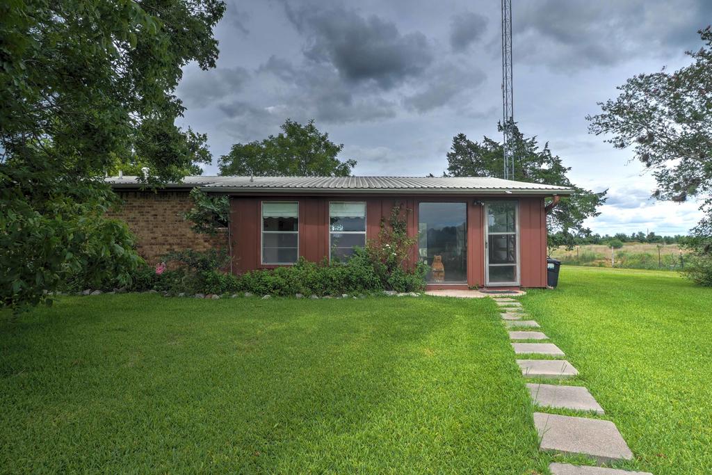 Carmine Cottage On 60-Acre Farm With Porch & Pond! - thumb 2