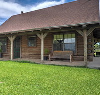 Carmine Log Cabin with Porch On 60-Acre Farm - Accommodation Texas