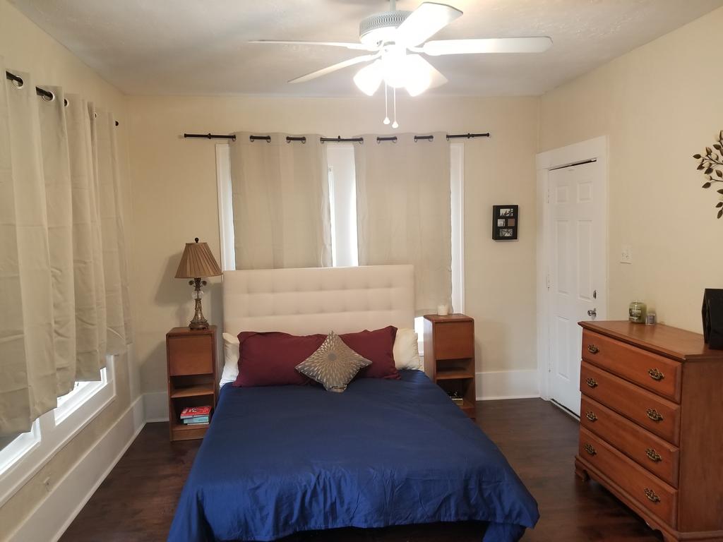 Charming Home 5 Min To Downtown - thumb 0