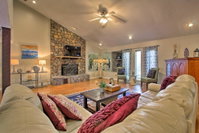 Charming Home with Deck and Wooded Views - 3 Mi to TU Accommodation Texas