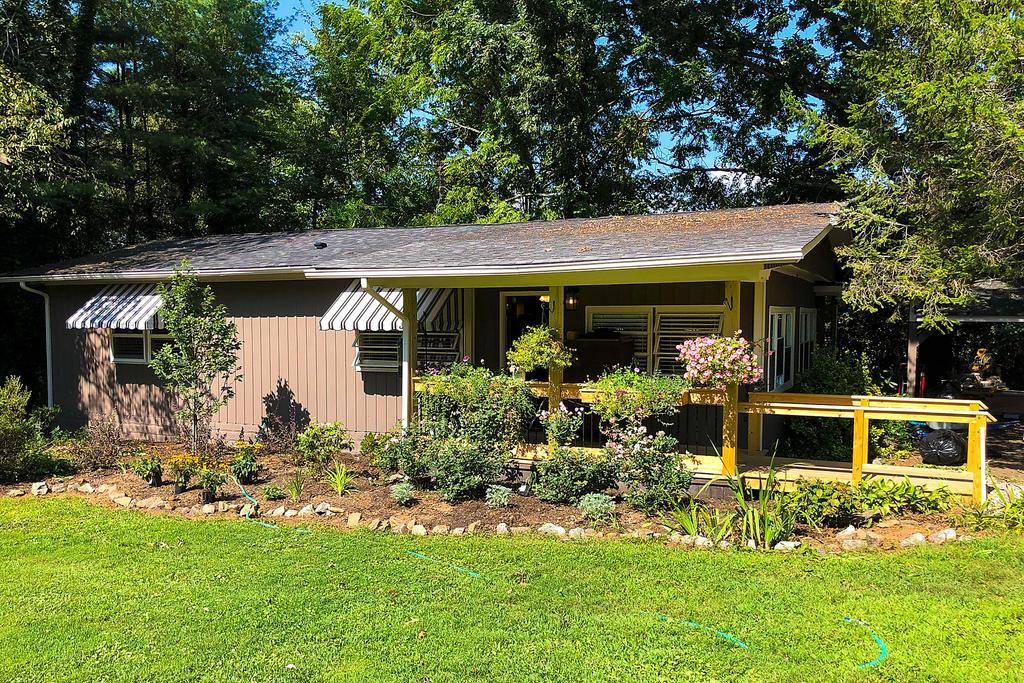 Charming Mills River Cottage With Spacious Yard! - thumb 0