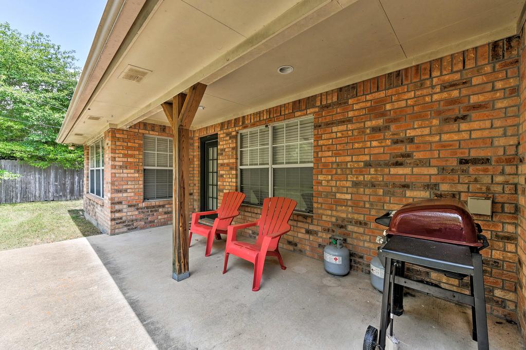 College Station Home With Yard - 5 Mins To A And M! - thumb 2