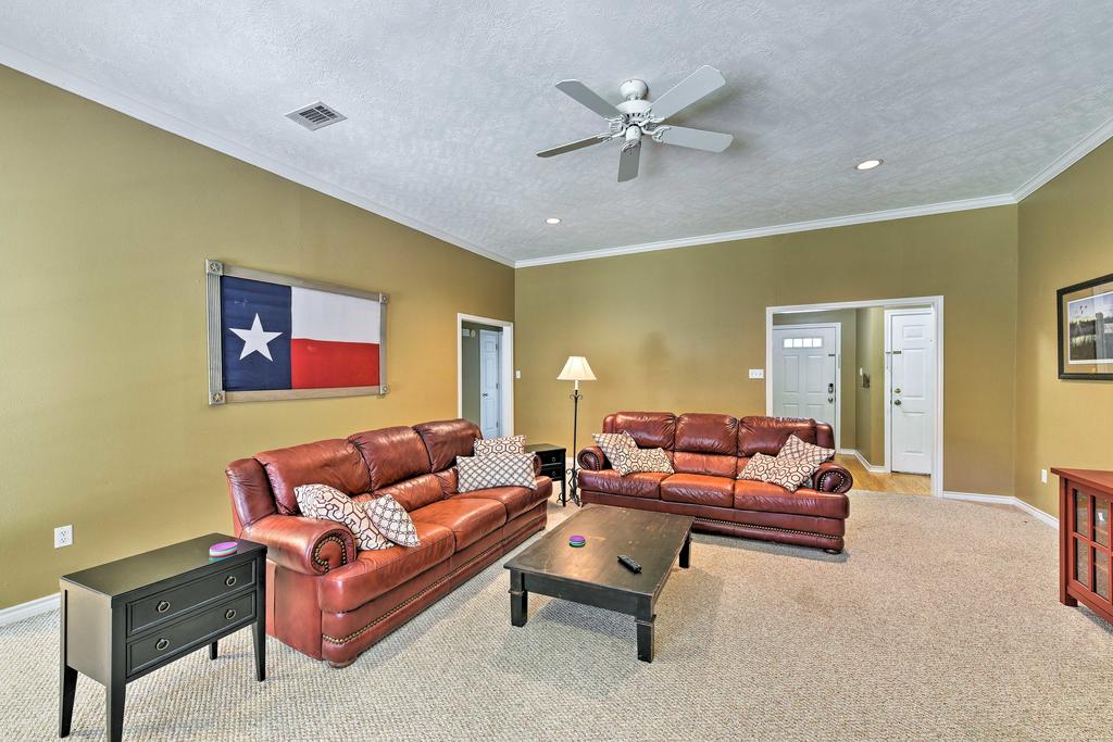 College Station Home With Yard - 5 Mins To A And M! - thumb 0